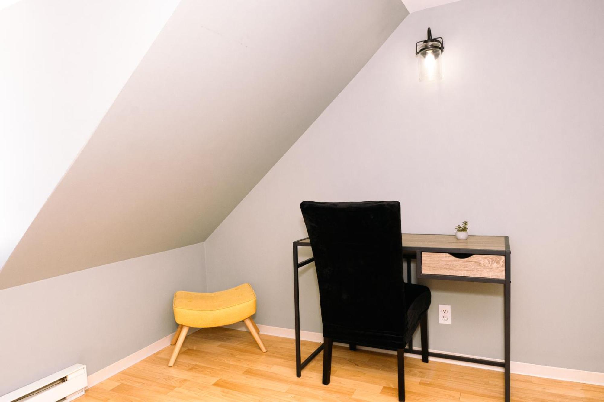 Holiday home 3min Du Ferry Maison Bien Equipee Parking Et Jardin Levis