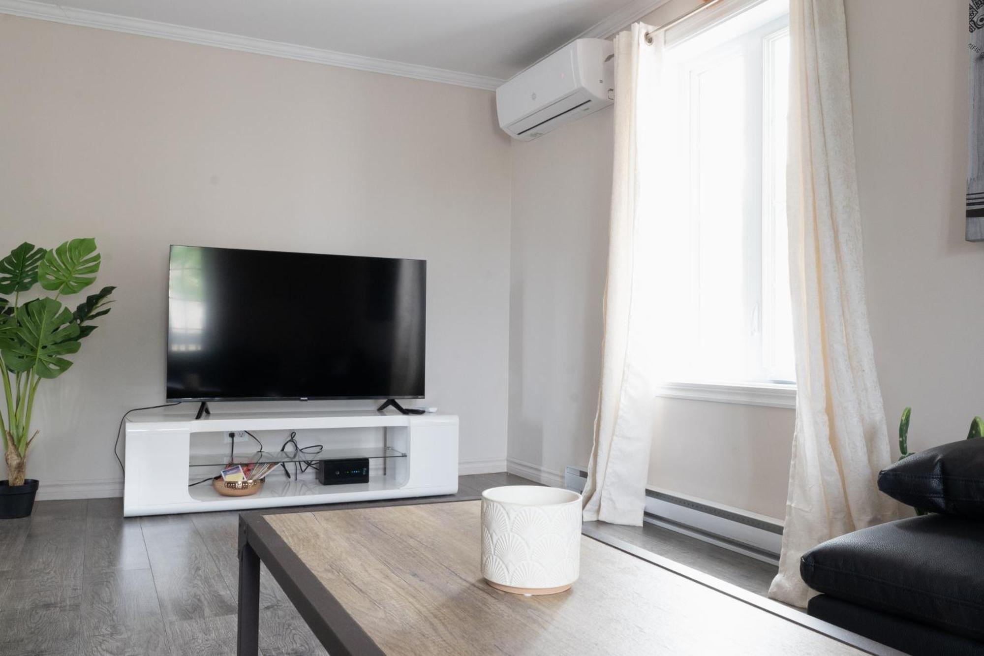 Holiday home 3min Du Ferry Maison Bien Equipee Parking Et Jardin Levis